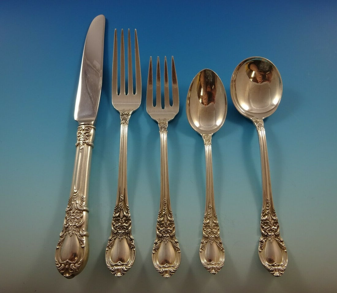 Lunt American Victorian Sterling Flatware 40 Piece Service for 8: Lunt American Victorian Sterling Flatware 40 Piece Service for 8 American Victorian by Lunt is a 40-piece sterling silver flatware set for 8 service, made in the United States and dating to the post-1