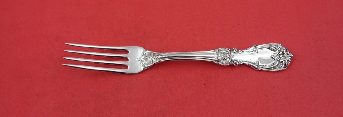 Reed and Barton Burgundy Sterling Silver Fork 7 1/4 inches: Reed and Barton Burgundy Sterling Silver Fork 7 1/4 inches This exquisite fork features the elegant "Burgundy" pattern by Reed and Barton, crafted from high-quality sterling silver. Measuring 7 1/4 in