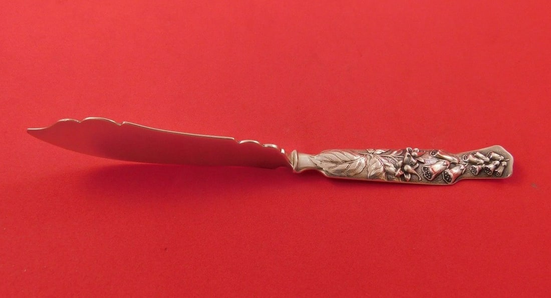 Shiebler Flora Sterling Silver Master Butter Knife Blue Bells Twisted 7 1/4": Shiebler Flora Sterling Silver Master Butter Knife Blue Bells Twisted 7 1/4" This exquisite Master Butter knife from the Flora pattern by Shiebler showcases a stunning design featuring blue bells and 