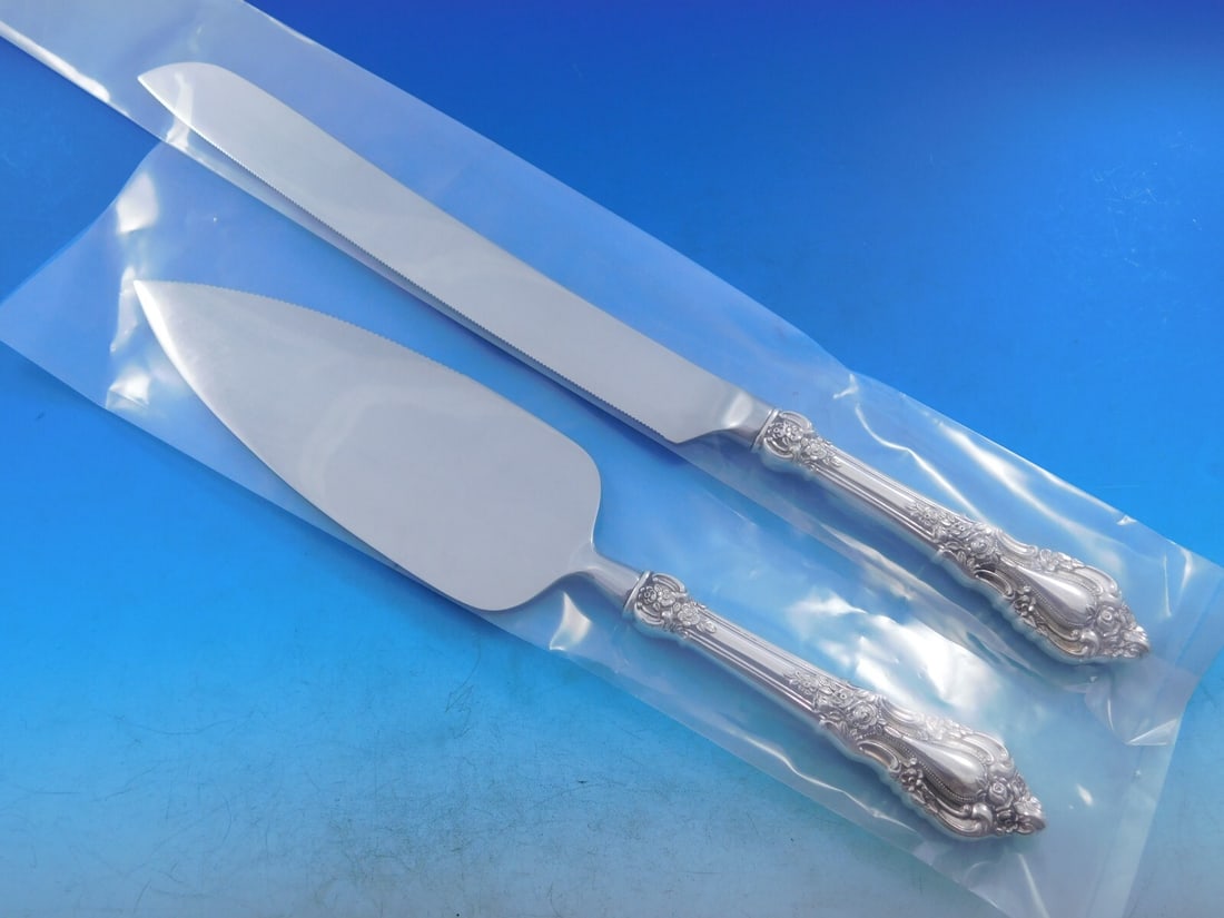 Lunt Eloquence Sterling Silver Wedding Cake Set 2pc Custom Made: Lunt Eloquence Sterling Silver Wedding Cake Set 2pc Custom Made This exquisite wedding cake set from Lunt features a stunning Eloquence pattern, crafted in high-quality sterling silver with a custom m