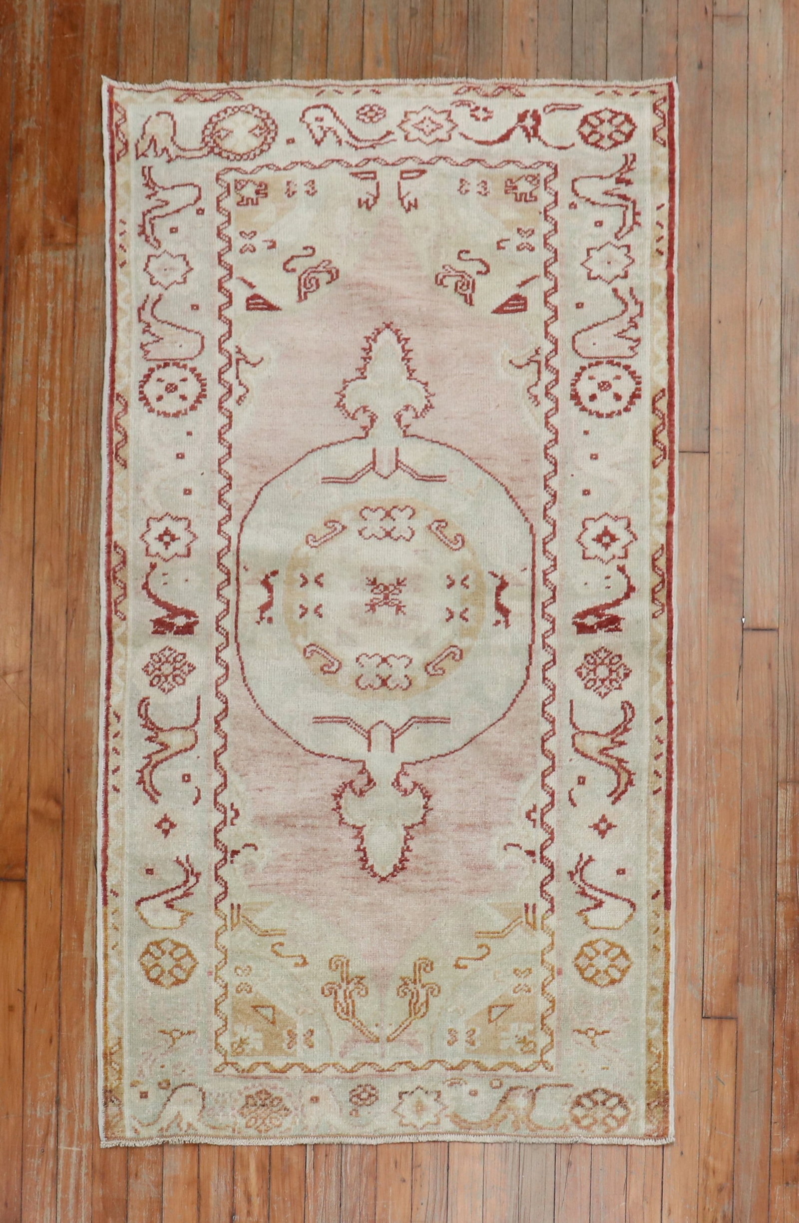 3' 1" x 5' 8" Turkish Oushak rug in pink and deep red: 3' 1" x 5' 8" Turkish Oushak rug in pink and deep red Mid 20th century Turkish Oushak rug featuring a soft pink field outlined in deep red. This small pre-owned area rug offers a classic Turkish desig