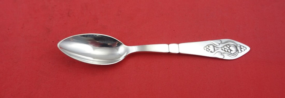 Georg Jensen Fuchsia Sterling Silver Grapefruit Spoon 6 1/4": Georg Jensen Fuchsia Sterling Silver Grapefruit Spoon 6 1/4" Discover the elegance of the Fuchsia pattern by Georg Jensen with this exquisite sterling silver grapefruit spoon. Measuring 6 1/4 inches, 