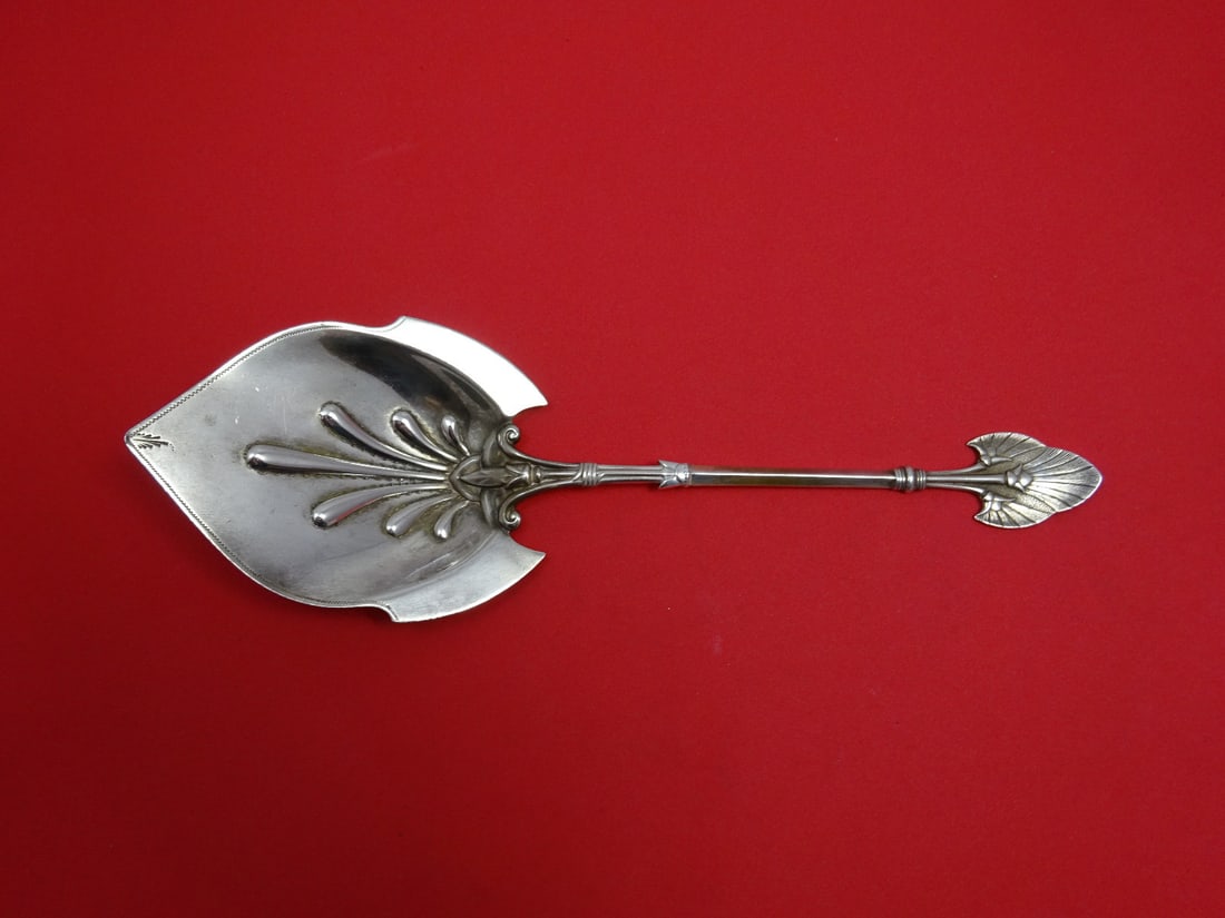 Gorham Lotus Sterling Silver 9 Inch Waffle Server: Gorham Lotus Sterling Silver 9 Inch Waffle Server This exquisite 9" Waffle Server from Gorham's Lotus pattern is crafted from sterling silver, showcasing a beautiful design that is both elegant and fu