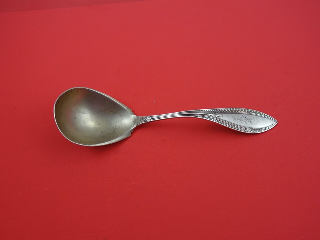 Whiting Indian Sterling Silver Gravy Ladle 8 inch Gold Washed: Whiting Indian Sterling Silver Gravy Ladle 8 inch Gold Washed This exquisite gravy ladle is crafted from high-quality sterling silver and features the elegant 'Indian' pattern by Whiting. Measuring 8 
