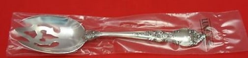 Lunt Belvedere Sterling Silver Slotted Serving Spoon 8 3/8" New: Lunt Belvedere Sterling Silver Slotted Serving Spoon 8 3/8" New Enhance your dining experience with the Belvedere pattern serving spoon by Lunt. This exquisite slotted spoon is crafted from high-quali