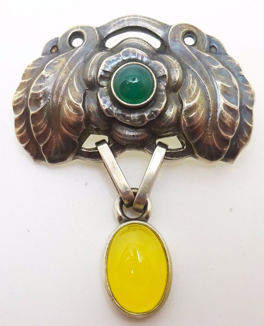 Georg Jensen Sterling Silver #2008 Brooch with Yellow Agate and Chrysoprase: Georg Jensen Sterling Silver #2008 Brooch with Yellow Agate and Chrysoprase This exquisite Georg Jensen Sterling #2008 Pin features a stunning combination of natural stones, including a vibrant oval y