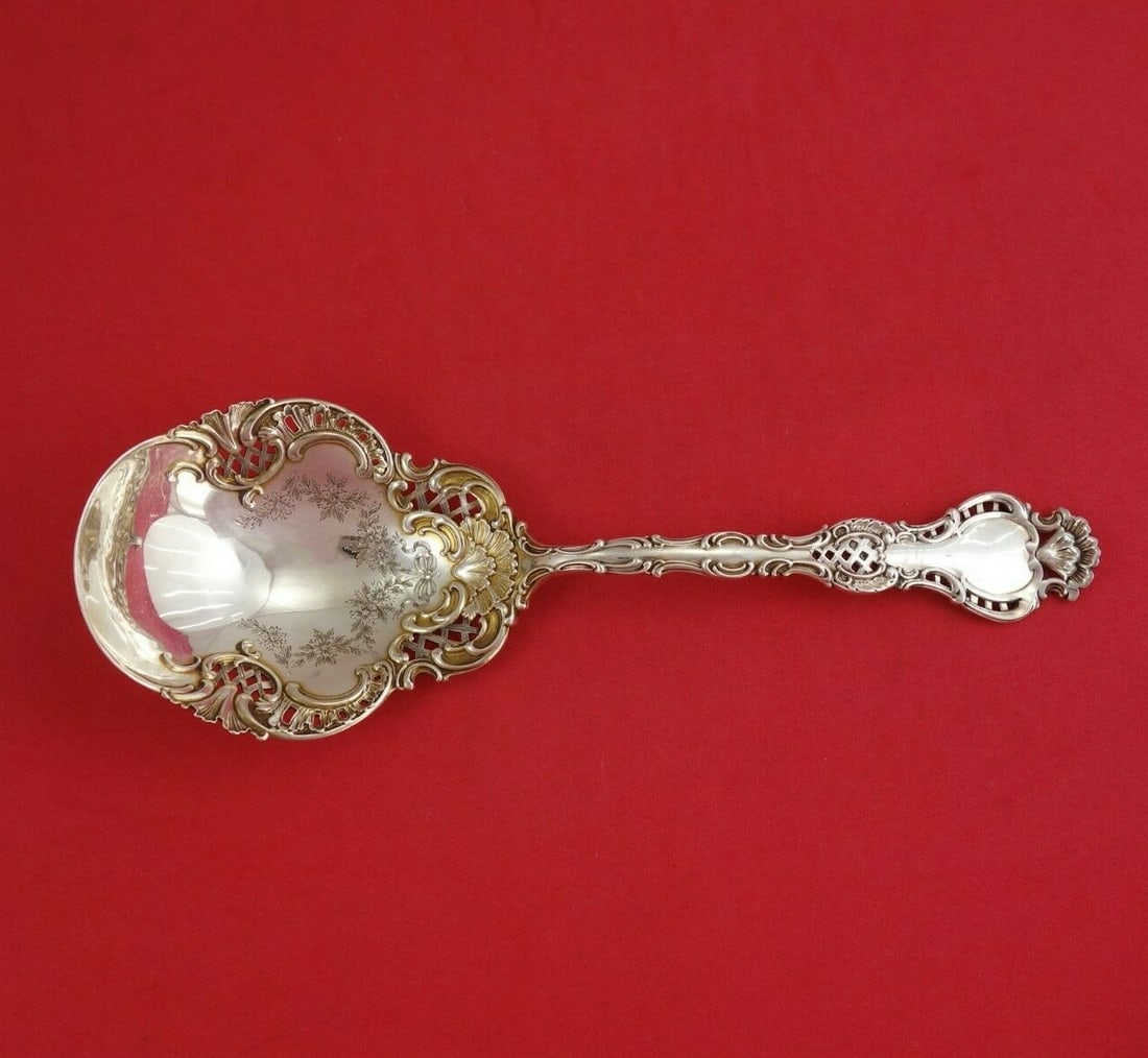 Durgin Regent Sterling Silver Berry Spoon 9 5/8 Bright-Cut Gold Wash: Durgin Regent Sterling Silver Berry Spoon 9 5/8 Bright-Cut Gold Wash This exquisite serving spoon is a Regent pattern piece by Durgin, crafted from sterling silver. Measuring 9 5/8" long, it features 