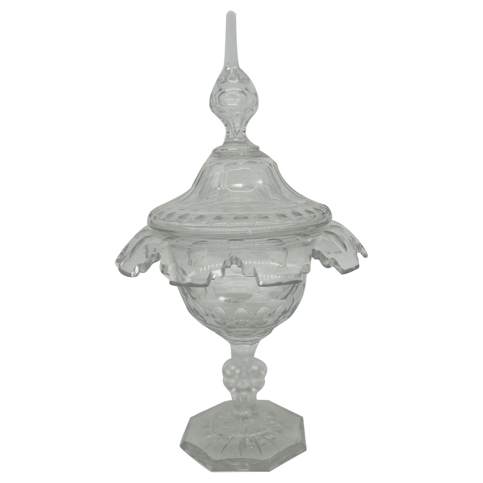 Antique Anglo-Irish Cut Crystal Lidded Urn 14.5in Height: Antique Anglo-Irish Cut Crystal Lidded Urn 14.5in Height This exquisite Antique Anglo-Irish Cut Crystal Lidded Urn showcases the intricate craftsmanship characteristic of the 20th century. Standing at