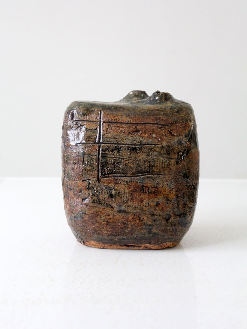 Rectangular Handmade Pottery Vase with Carved Earth Tone Glaze: Rectangular Handmade Pottery Vase with Carved Earth Tone Glaze This vintage handmade pottery vase showcases a unique organic, rectangular form with a small, irregular opening. Crafted from dark, earth