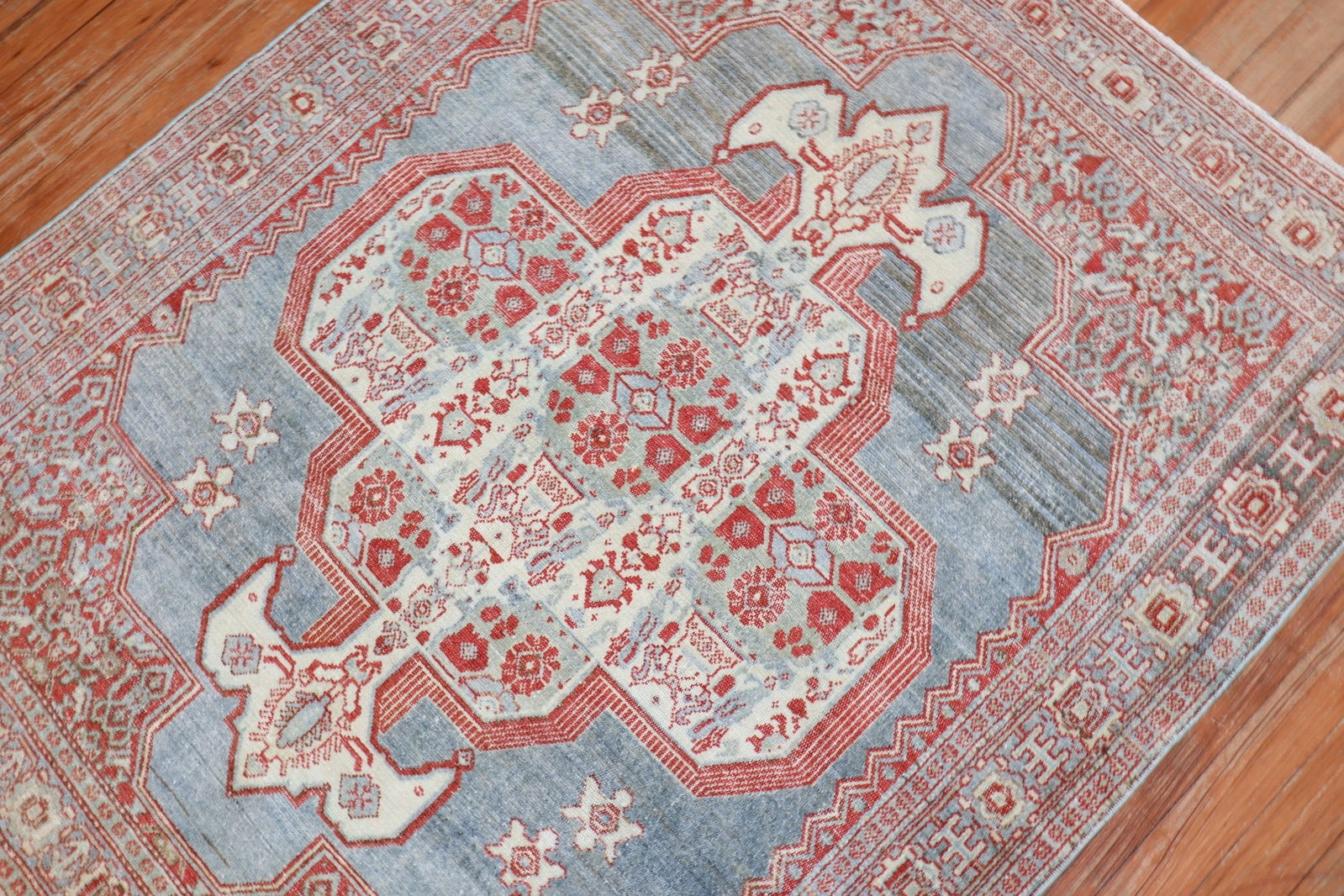 3' 8" x 4' 7" Persian Senneh Scatter Rug 1920s: 3' 8" x 4' 7" Persian Senneh Scatter Rug 1920s Antique Persian Senneh rug in a scatter size, dating to the 1920s. This pre-owned small rug features the classic Senneh form and design tradition. Specif