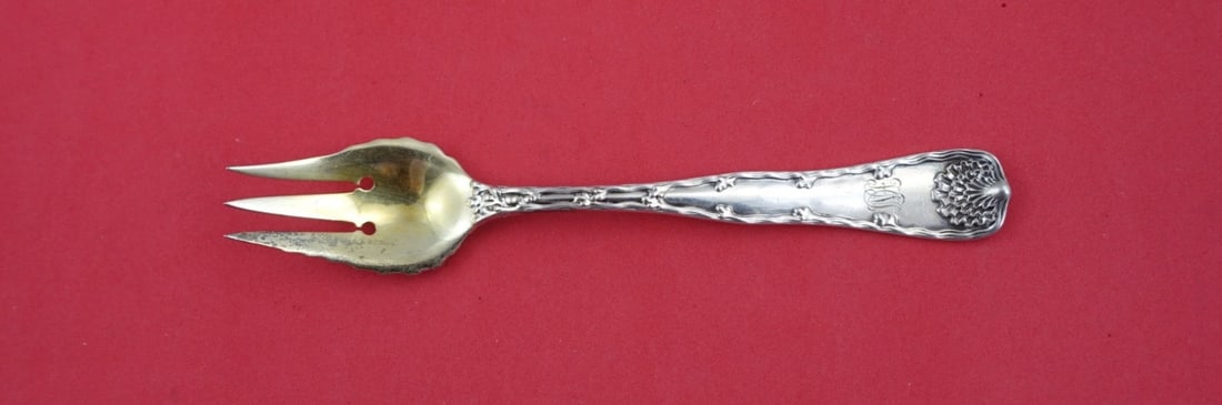 Tiffany & Co Wave Edge Sterling Silver Pastry Fork 3-Tine 2-Hole Gold Washed: Tiffany & Co Wave Edge Sterling Silver Pastry Fork 3-Tine 2-Hole Gold Washed This exquisite pastry fork from Tiffany & Co. features the elegant Wave Edge pattern, showcasing a stunning design. Crafted