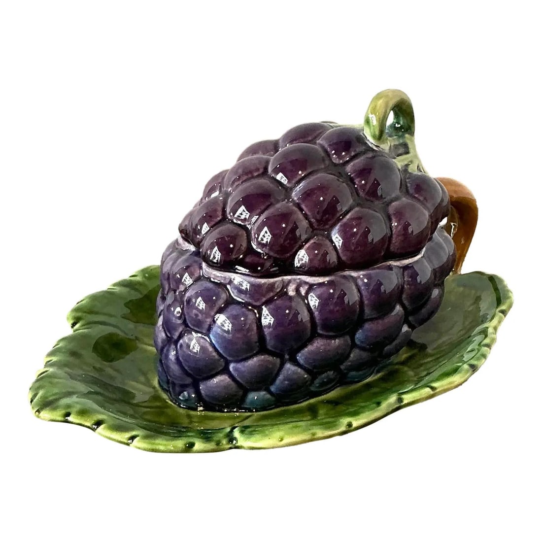 Sarreguemines French Faience Grape Form Lidded Bowl: Sarreguemines French Faience Grape Form Lidded Bowl This vintage French Sarreguemines lidded bowl showcases the whimsical artistry typical of French faience. Crafted in the trompe l'oeil tradition, it