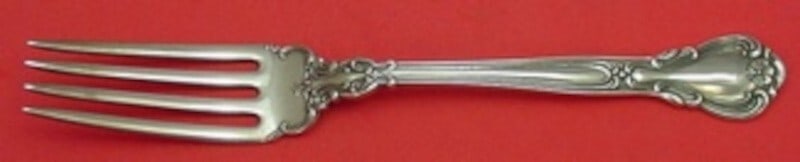 Gorham Chantilly Sterling Silver Dinner Fork Wide Tines 7.5": Gorham Chantilly Sterling Silver Dinner Fork Wide Tines 7.5" Enhance your dining experience with this exquisite Chantilly dinner fork by Gorham. Crafted from high-quality sterling silver, this pre-own