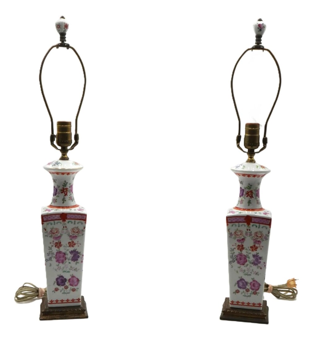 Pair of Chinese Famille Rose Porcelain Table Lamps Brass Bronze Base: Pair of Chinese Famille Rose Porcelain Table Lamps Brass Bronze Base Pair of vintage Chinese porcelain table lamps in Famille Rose style with solid brass hardware and bronze bases. These lamps are app