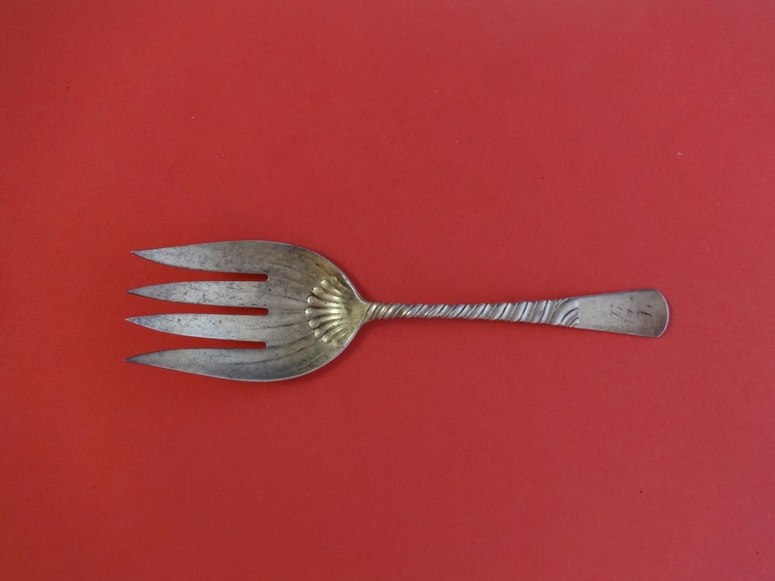 Gorham Colonial Sterling Silver Fish Serving Fork 8 3/4 inch Monogrammed: Gorham Colonial Sterling Silver Fish Serving Fork 8 3/4 inch Monogrammed This exquisite fish serving fork from the Colonial pattern by Gorham is a stunning example of heirloom silverware. Crafted from