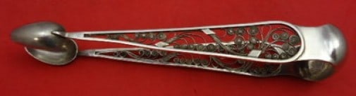 Elegant Unknown Sterling Silver Sugar Tong 6 3/8 in Dirksen Style: Elegant Unknown Sterling Silver Sugar Tong 6 3/8 in Dirksen Style This elegant sterling silver sugar tong, measuring 6 3/8 inches, showcases timeless craftsmanship in the style of Dirksen. With a clas