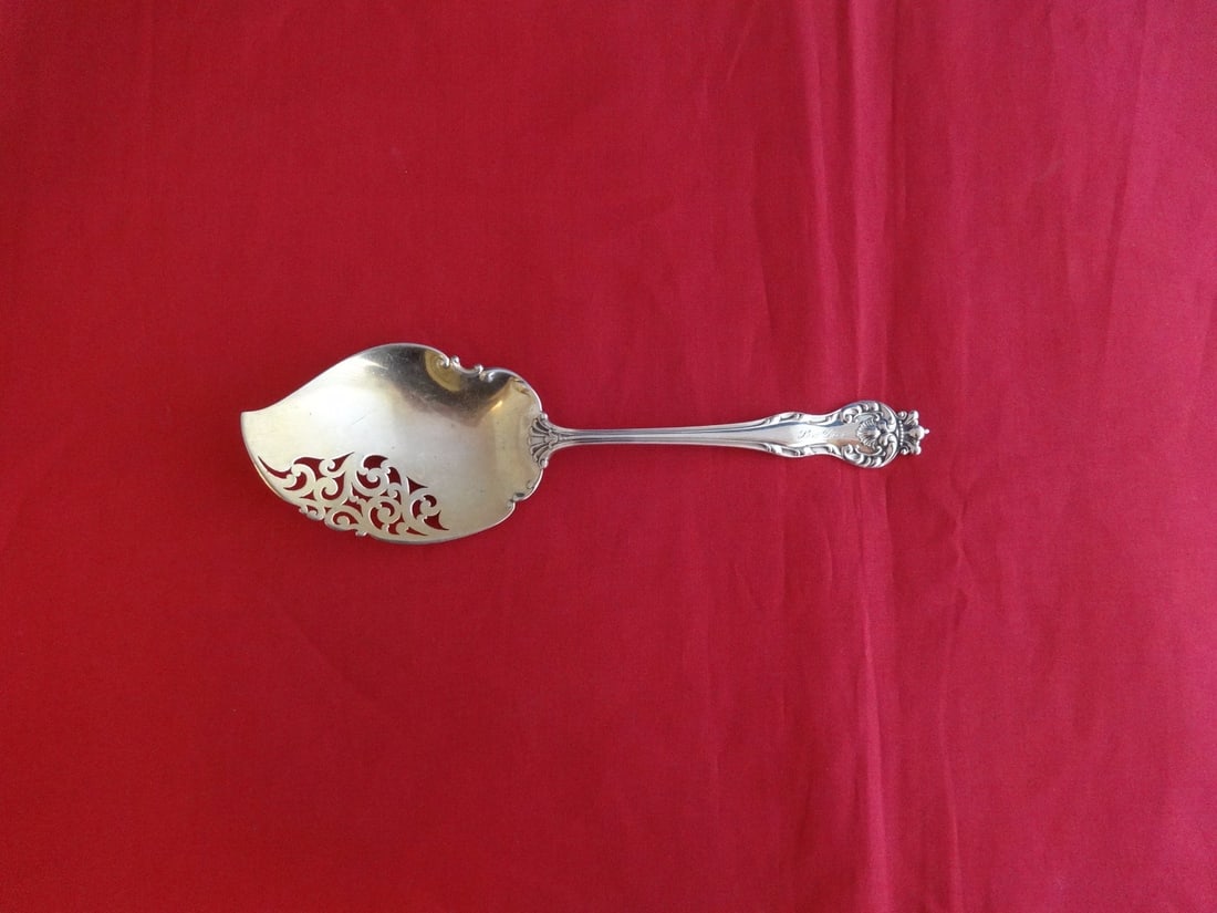 Queen by Mount Vernon Howard Sterling Silver Ice Cream Server Gold Washed 9.5 Inch: Queen by Mount Vernon Howard Sterling Silver Ice Cream Server Gold Washed 9.5 Inch Indulge in elegance with this Queen by Mount Vernon / Howard Sterling Silver Ice Cream Server. Featuring a beautifull