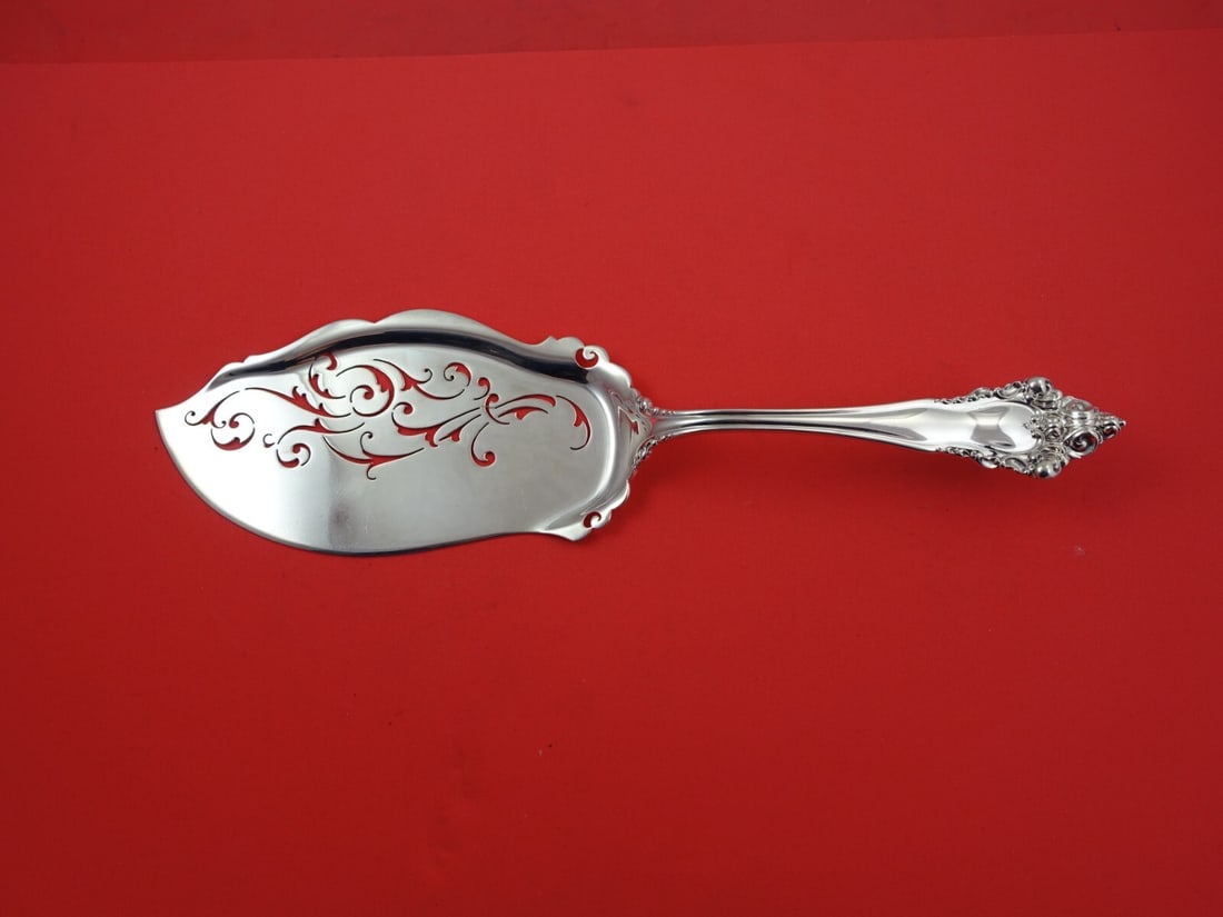 Reed and Barton La Splendide Sterling Silver Fish Server 11 3/4 inches: Reed and Barton La Splendide Sterling Silver Fish Server 11 3/4 inches This exquisite fish server from the La Splendide pattern by Reed and Barton showcases the elegance of sterling silver craftsmansh