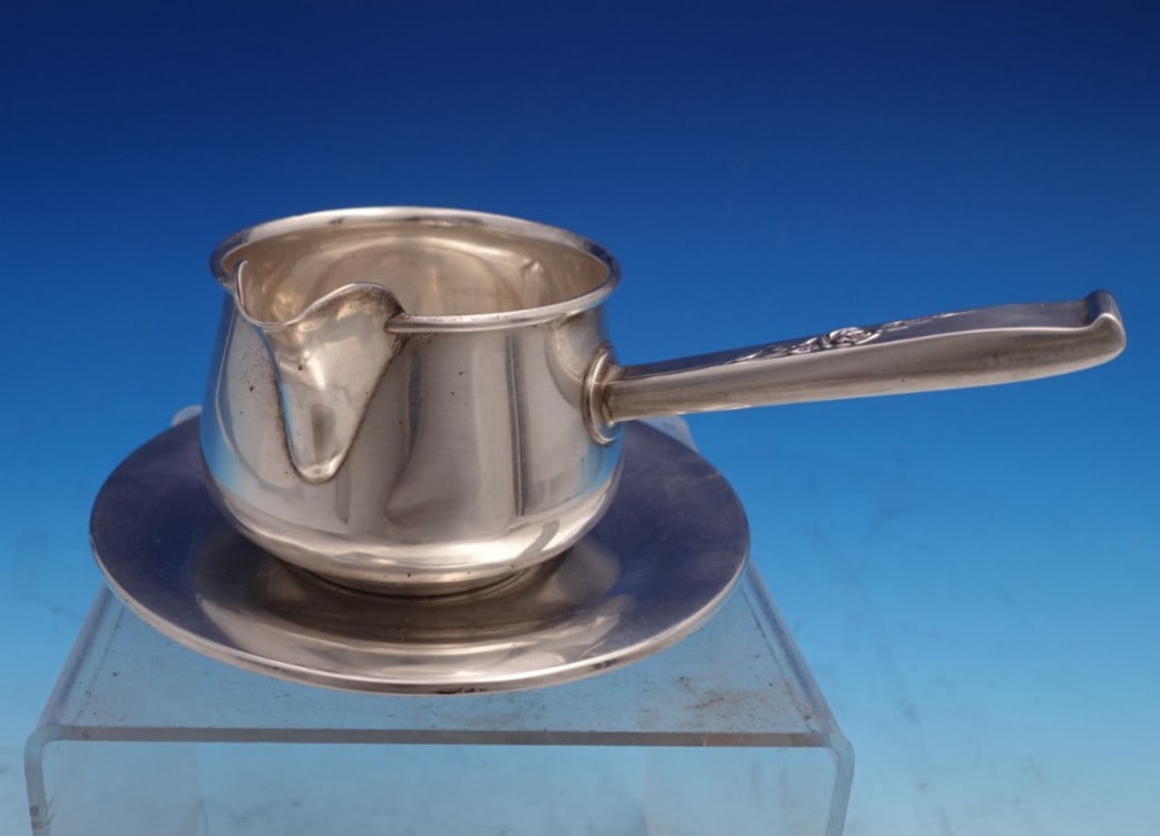 Reed and Barton Classic Rose Sterling Silver Pipkin and Undertray: Reed and Barton Classic Rose Sterling Silver Pipkin and Undertray Experience the elegance of the Classic Rose Sterling Silver Pipkin by Reed and Barton. This exquisite piece features a beautiful class