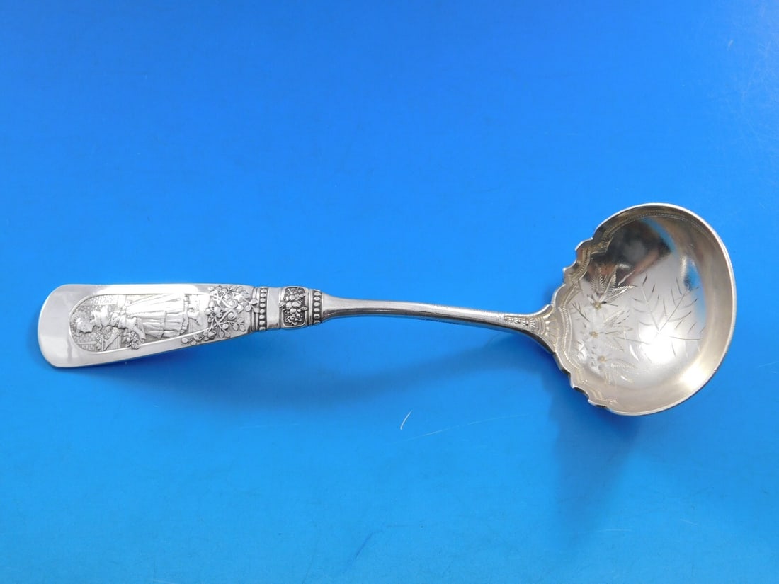 Gorham Fontainebleau Sterling Silver Bright-Cut Sauce Ladle 5 7/8": Gorham Fontainebleau Sterling Silver Bright-Cut Sauce Ladle 5 7/8" This exquisite sauce ladle is a stunning example of the Fontainebleau pattern by Gorham, crafted from high-quality sterling silver. M