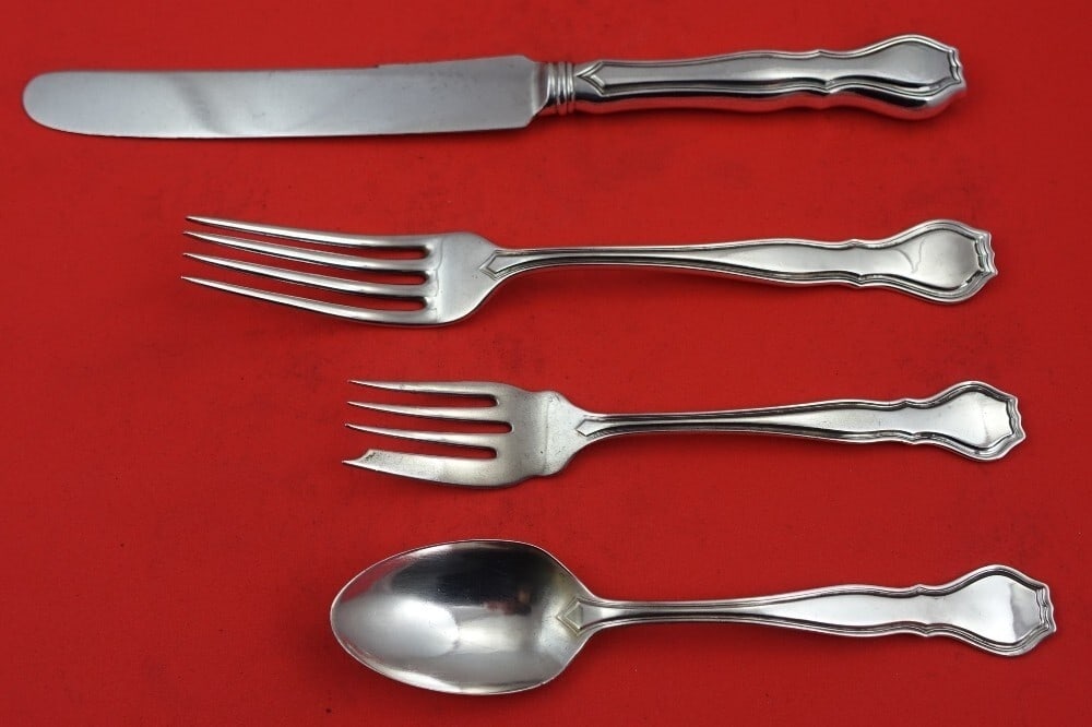 Wallace Nile Sterling Silver Vintage 4-Piece Dinner Place Setting: Wallace Nile Sterling Silver Vintage 4-Piece Dinner Place Setting Discover the timeless elegance of the Nile pattern by Wallace with this vintage 4-piece sterling silver dinner size place setting. Thi