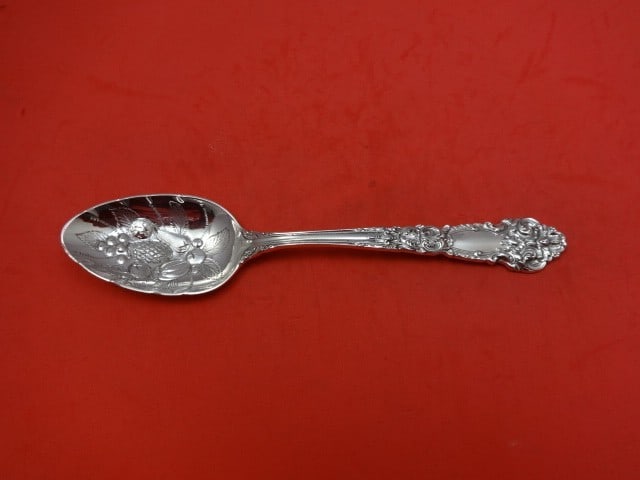 Reed Barton French Renaissance Sterling Silver Berry Spoon 8.5 Inch Embossed: Reed Barton French Renaissance Sterling Silver Berry Spoon 8.5 Inch Embossed This sterling silver berry spoon features the French Renaissance pattern by Reed & Barton. The bowl is embossed with fruit 