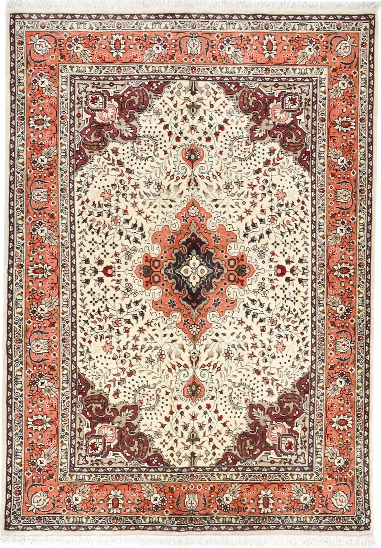 Vintage Wool Area Rug Floral Pattern Hand-Knotted 4'11 x 6'10 Handmade: Vintage Wool Area Rug Floral Pattern Hand-Knotted 4'11 x 6'10 Handmade This handmade oriental area rug features a classic floral design in a vintage style, crafted in Western Asia between 1970 and 197