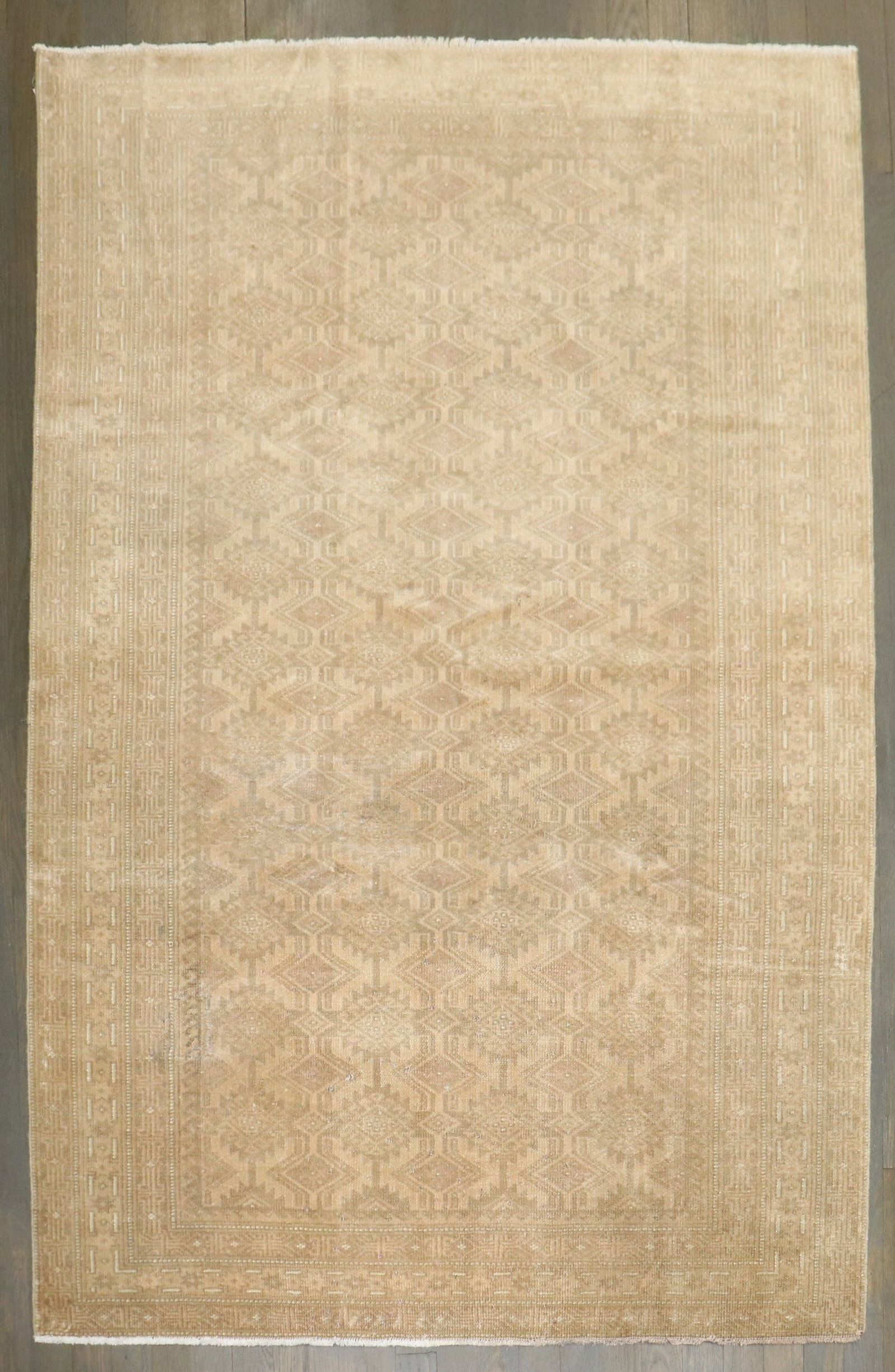 Mid 20th Century Bokhara Rug in Neutral Tones 3' 10" x 5' 7": Mid 20th Century Bokhara Rug in Neutral Tones 3' 10" x 5' 7" Vintage mid-20th century Bokhara rug in a neutral color palette. This pre-owned small rug offers a classic Bokhara design suitable for a va