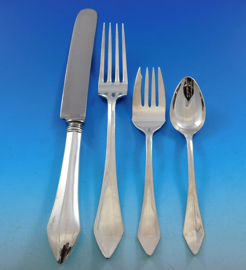 Durgin Chatham Vintage Sterling Silver 4-Piece Place Setting: Durgin Chatham Vintage Sterling Silver 4-Piece Place Setting Elevate your dining experience with this vintage Chatham 4-piece place setting by Durgin, crafted from high-quality sterling silver. This e