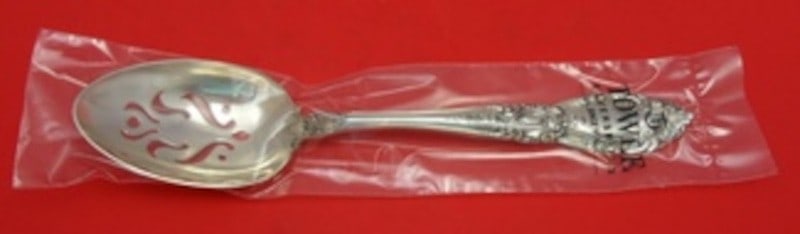 Towle King Richard Sterling Pierced Serving Spoon 8 5 8: Towle King Richard Sterling Pierced Serving Spoon 8 5 8 This Towle King Richard pierced serving spoon is crafted from sterling silver and measures 8 5/8 inches in length. Made in the United States bet