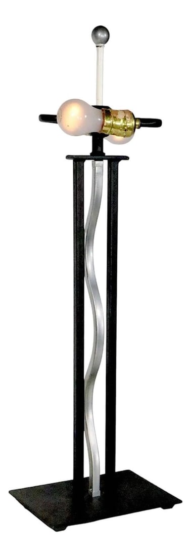 Black Metal Memphis Postmodern Table Lamp with Central Wave Accent 1980s (1 of 10)