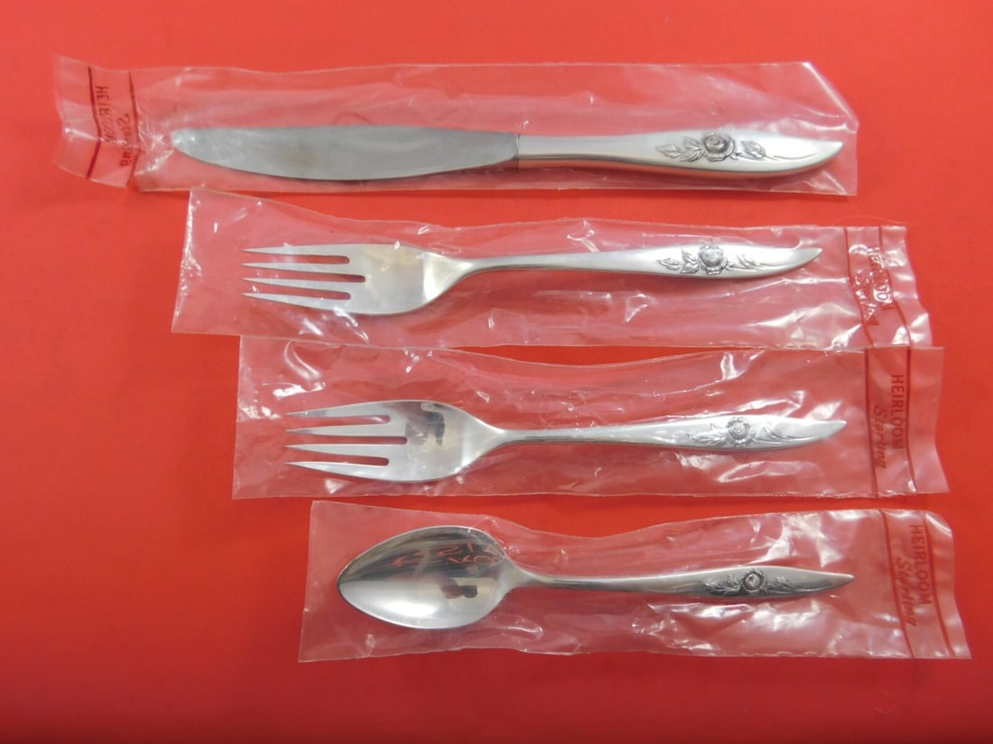 Oneida Belle Rose Sterling Silver 4-Piece Place Setting: Oneida Belle Rose Sterling Silver 4-Piece Place Setting Enhance your dining experience with this exquisite Belle Rose by Oneida Sterling Silver Place Setting. This 4-piece regular size setting feature