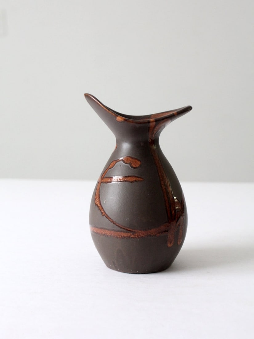 Vintage Laurentian Pottery Vase by Gaetan Beaudin 1960s 8.25": Vintage Laurentian Pottery Vase by Gaetan Beaudin 1960s 8.25" Discover a striking vintage Laurentian pottery vase from Quebec, Canada, dating back to the 1960s-1970s. This unique piece, attributed to 