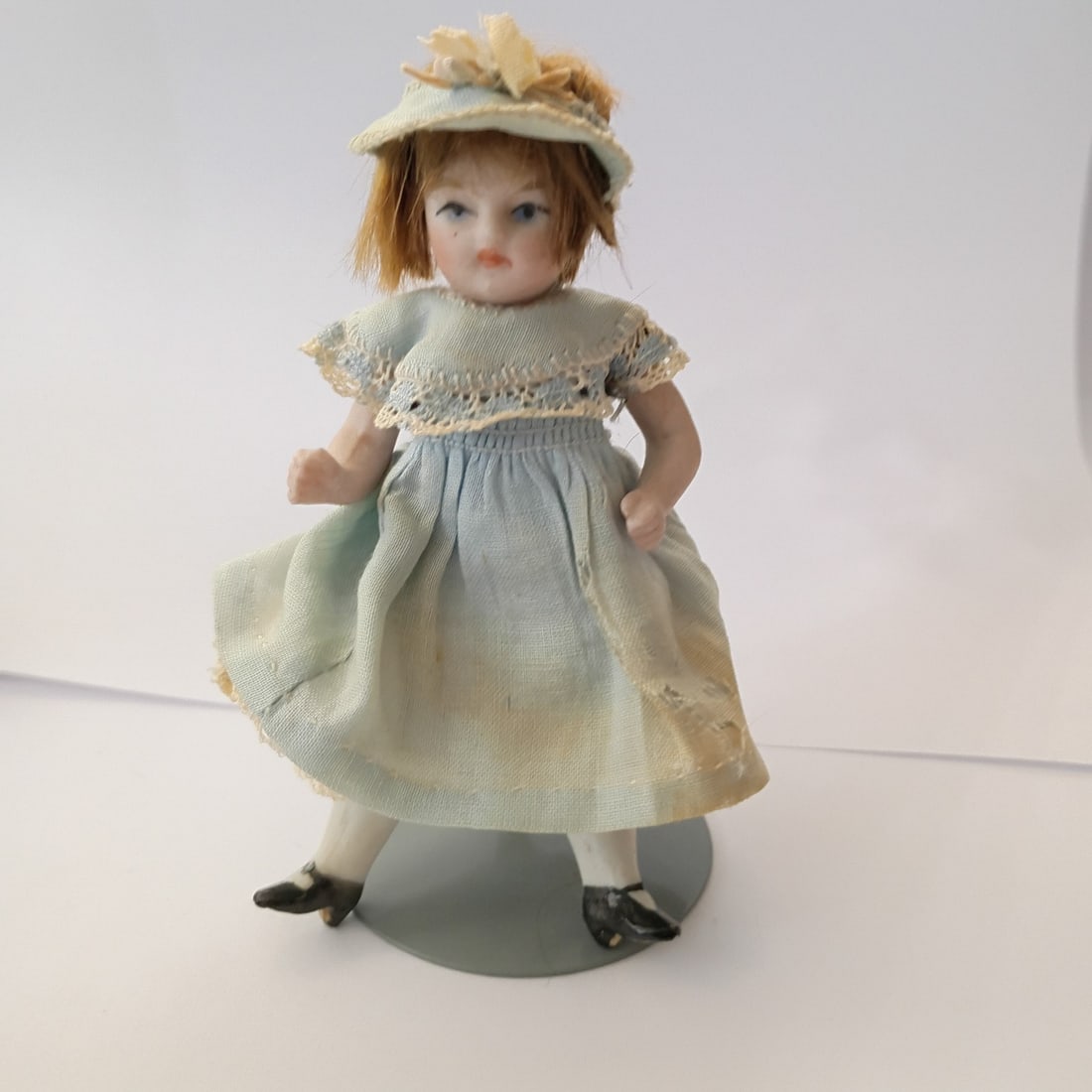 Antique 4 inch jointed porcelain pocket doll in original clothing (1 of 12)
