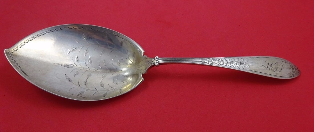 Gorham Palm Sterling Silver Ice Cream Server 10 Inch Bright Cut: Gorham Palm Sterling Silver Ice Cream Server 10 Inch Bright Cut This exquisite ice cream server from Gorham is crafted from high-quality sterling silver and features a beautiful bright-cut design. Mea