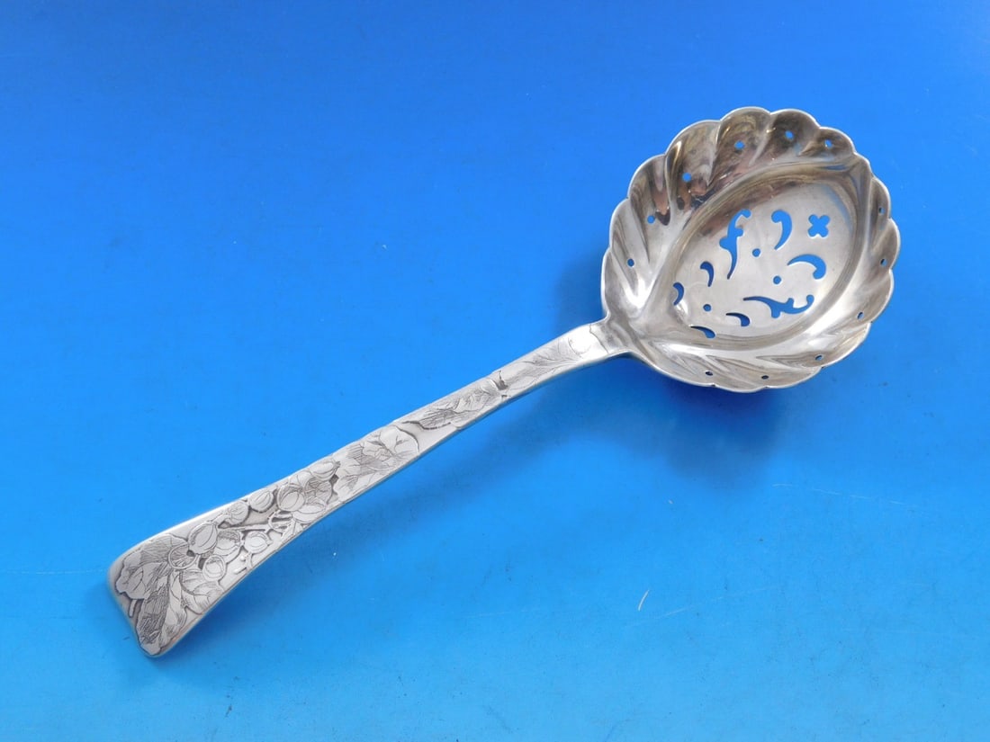 Tiffany & Co. Sterling Silver Sugar Sifter Lap Over Edge Currant Motif 6 7/8: Tiffany & Co. Sterling Silver Sugar Sifter Lap Over Edge Currant Motif 6 7/8 Experience the elegance of this Tiffany & Co. sugar sifter, expertly crafted in sterling silver. This piece features a beau