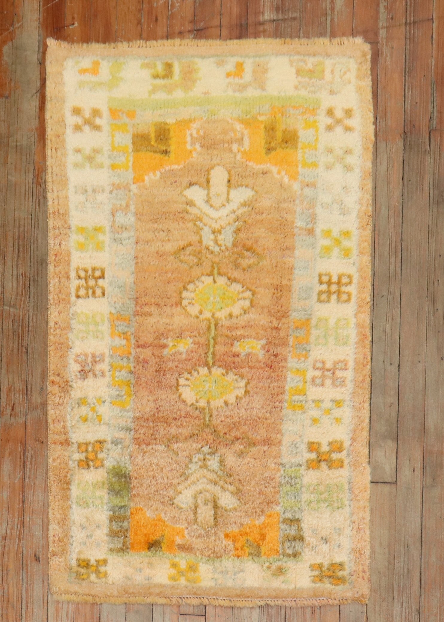 2' 4" x 3' 10" Turkish Oushak Small Area Rug: 2' 4" x 3' 10" Turkish Oushak Small Area Rug Vintage Turkish Oushak rug from the 3rd quarter of the 20th century, featuring a warm floral design and a small-format profile. Pre-owned. Specifications T