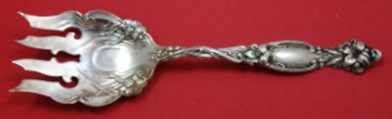 International Sterling Silver Frontenac Salad Serving Fork 9": International Sterling Silver Frontenac Salad Serving Fork 9" This exquisite 9" salad serving fork is part of the Frontenac pattern by International Sterling. Crafted from high-quality sterling silver