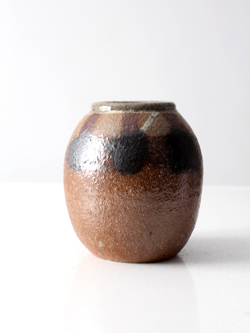 Handmade Vintage Studio Pottery Vase Tawny Brown Glaze 6.5": Handmade Vintage Studio Pottery Vase Tawny Brown Glaze 6.5" Enhance your decor with this Vintage Studio Pottery Vase, a unique piece that showcases a beautiful interplay of warm tawny and dark brown g