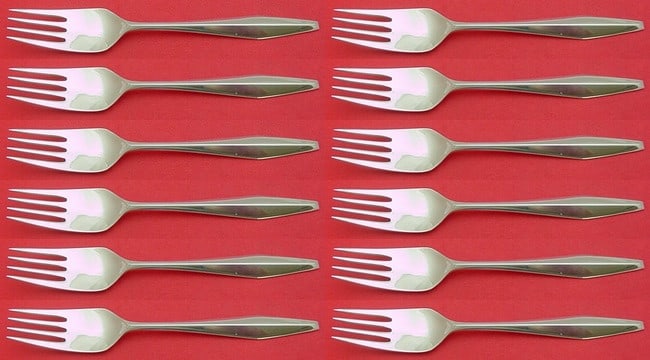 Reed and Barton Diamond Sterling Silver Salad Fork Set 12 Pieces 7 Inch: Reed and Barton Diamond Sterling Silver Salad Fork Set 12 Pieces 7 Inch Elevate your dining experience with this exquisite 12-piece salad fork set from Reed and Barton, crafted in fine sterling silver