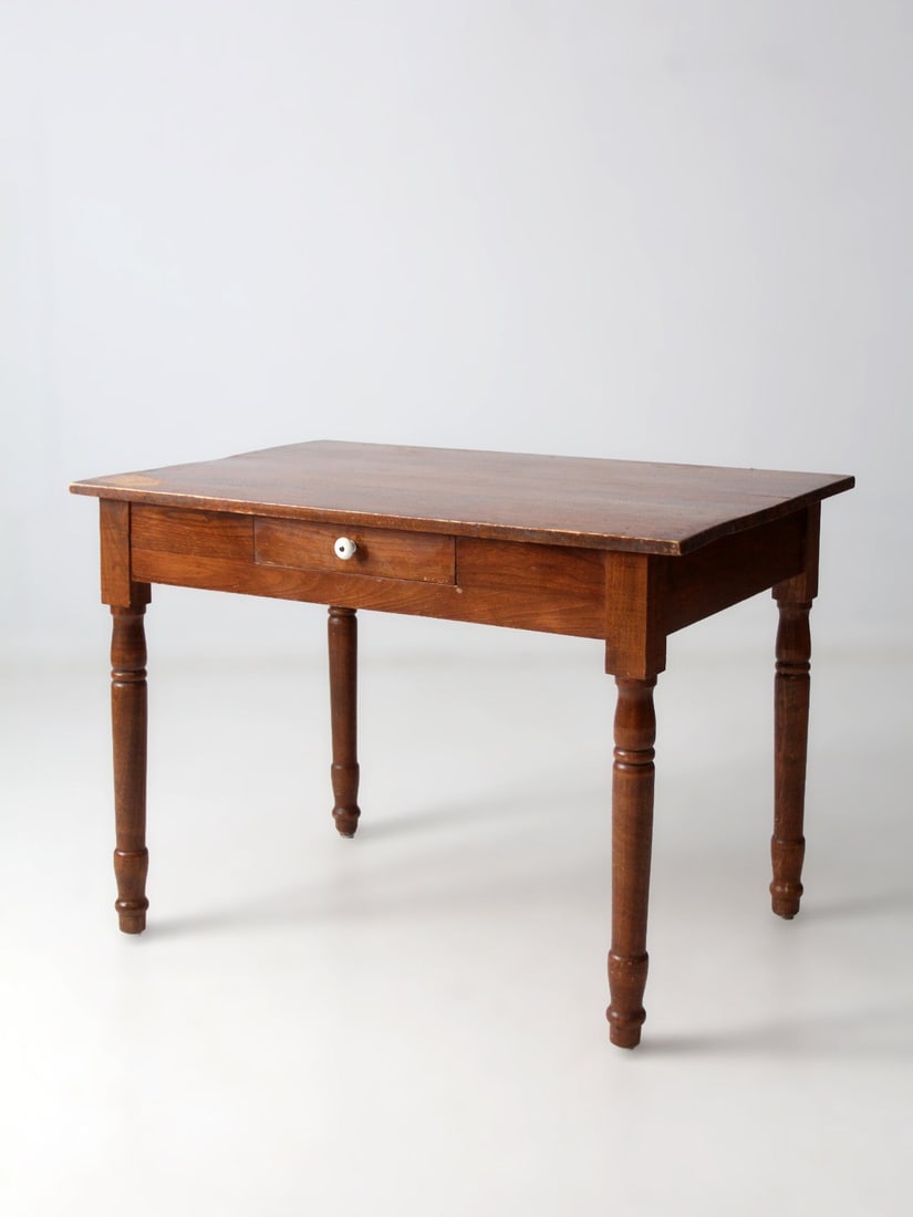 Late 19th Century Farmhouse Table With Turned Legs and Drawer: Late 19th Century Farmhouse Table With Turned Legs and Drawer This antique farmhouse table from the late 19th century features clean lines, balanced proportions, and turned legs for subtle detailing. 