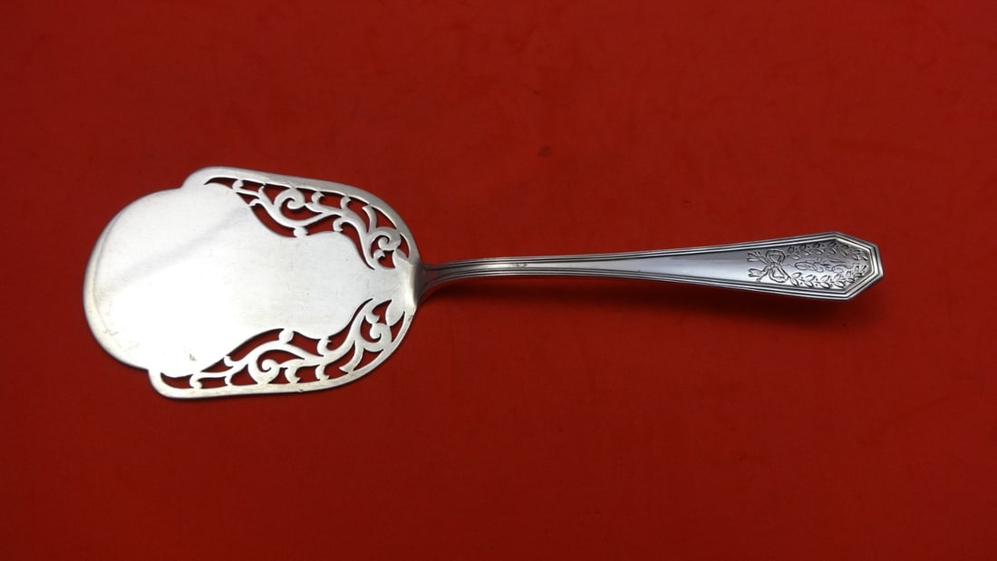 Dominick & Haff Queen Anne Engraved Sterling Silver 8" Waffle Server: Dominick & Haff Queen Anne Engraved Sterling Silver 8" Waffle Server This exquisite 8" waffle server showcases the elegant Queen Anne Engraved pattern by Dominick & Haff. Crafted from high-quality ste