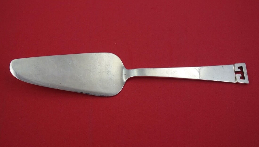Allan Adler Chinese Key Sterling Silver Fish Server 11.75 Modern: Allan Adler Chinese Key Sterling Silver Fish Server 11.75 Modern This exquisite fish server, designed by Allan Adler, showcases the elegant Chinese Key pattern. Crafted from high-quality sterling silv