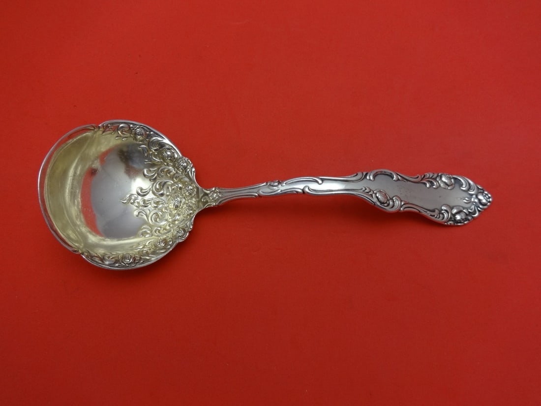 Towle Old English Sterling Silver Gravy Ladle 6 3/4 Inch Floral Design: Towle Old English Sterling Silver Gravy Ladle 6 3/4 Inch Floral Design This exquisite gravy ladle features the Old English pattern by Towle, showcasing a beautiful design of flowers delicately engrave