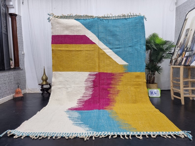 Handwoven Moroccan Rug 10 x 6.56 Feet 100% Local Sheep Wool: Handwoven Moroccan Rug 10 x 6.56 Feet 100% Local Sheep Wool Discover the beauty of this authentic Elegant Rug, handwoven by skilled Berber women weavers in the breathtaking Atlas Mountains. Crafted