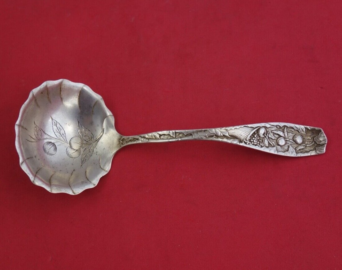 Towle Pomona Sterling Silver Gravy Ladle Fruit Leaves Design 8.5": Towle Pomona Sterling Silver Gravy Ladle Fruit Leaves Design 8.5" This exquisite gravy ladle from the Pomona pattern by Towle is crafted from high-quality sterling silver. The bowl is elegantly engrav