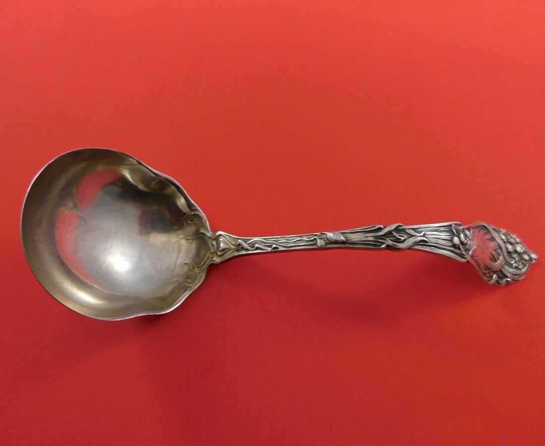 Blackinton Narcissus Sterling Silver Gravy Ladle 7 1/4 Inch: Blackinton Narcissus Sterling Silver Gravy Ladle 7 1/4 Inch Sterling silver gravy ladle in the Narcissus pattern by Blackinton. This pre-owned piece dates to 1900-1940, was made in the United States, 