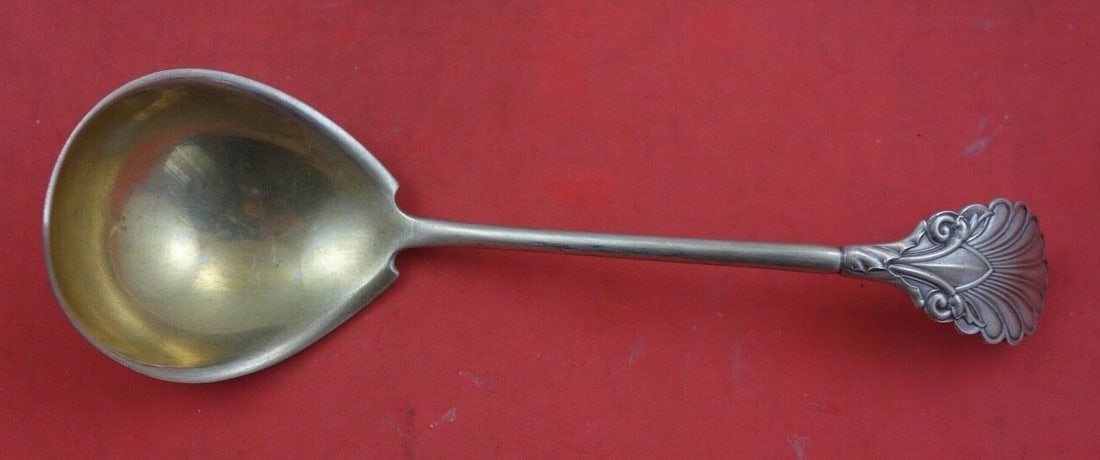 Grecian Gorham Sterling Silver Gravy Ladle 8 inch Gold Wash: Grecian Gorham Sterling Silver Gravy Ladle 8 inch Gold Wash This exquisite Grecian gravy ladle by Gorham is crafted from sterling silver and features a beautiful gold wash finish. Measuring 8 inches i