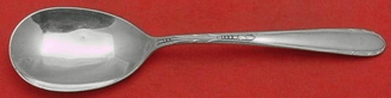 Oneida Heiress Sterling Silver Ovoid Serving Spoon 8 5/8": Oneida Heiress Sterling Silver Ovoid Serving Spoon 8 5/8" This elegant serving spoon is crafted from high-quality sterling silver and features the distinguished Heiress pattern by Oneida. Measuring 8 