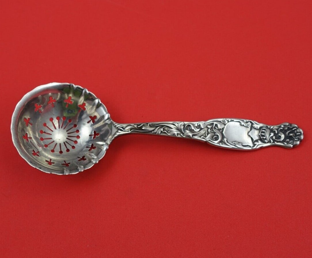Whiting Heraldic Sterling Silver Sugar Sifter 5 7/8 Round Clover Design: Whiting Heraldic Sterling Silver Sugar Sifter 5 7/8 Round Clover Design Enhance your serving collection with this exquisite Sterling Silver Sugar Sifter from the Heraldic pattern by Whiting. Featuring